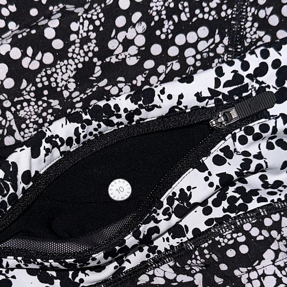 Lululemon Run Times Athletic Short II 4" / Chirasu Black Alpine White Sz 10 - Picture 5 of 10